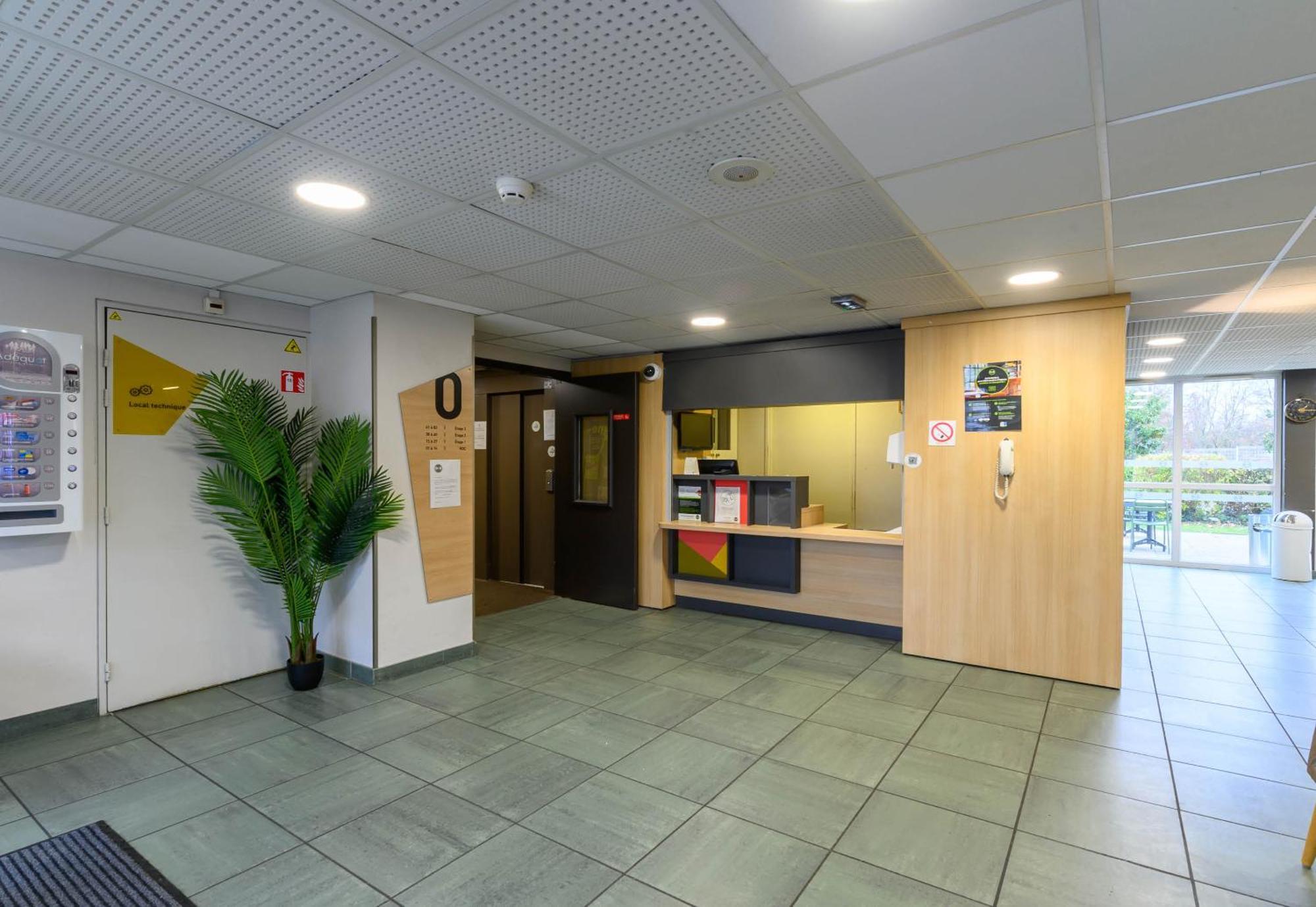 B&B Hotel Creil Chantilly Exterior photo