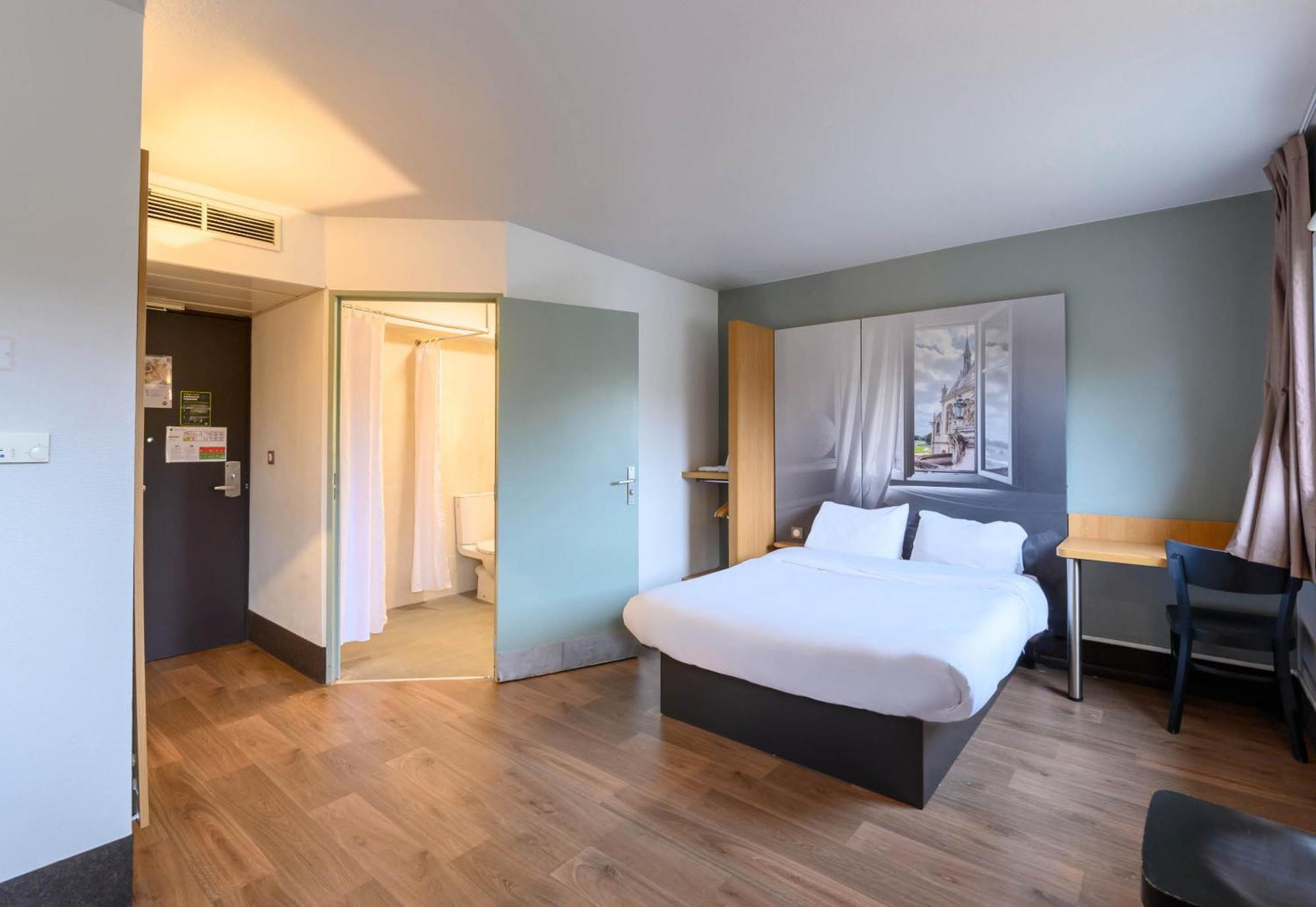 B&B Hotel Creil Chantilly Exterior photo